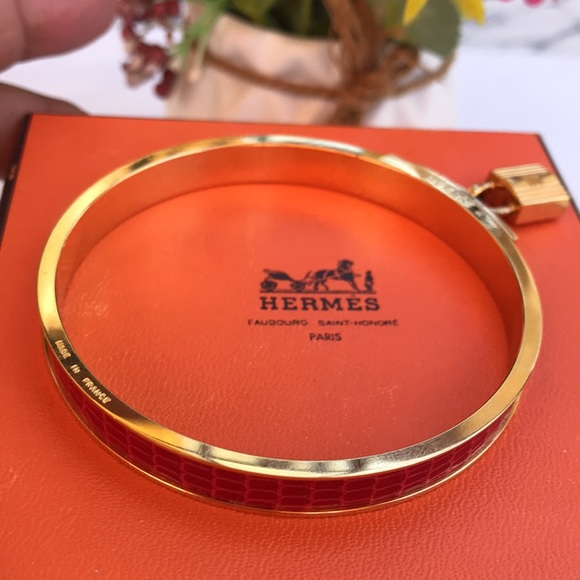 💯Authentic HERMES Kelly Cadena Lizard Motiff Bangle in Gold Kelly lock setting - Picture 6 of 17